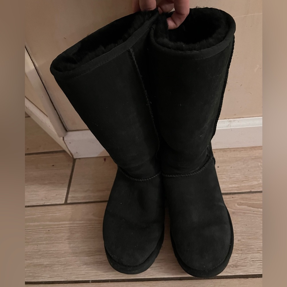 Like new women’s tall black Ugg boots
